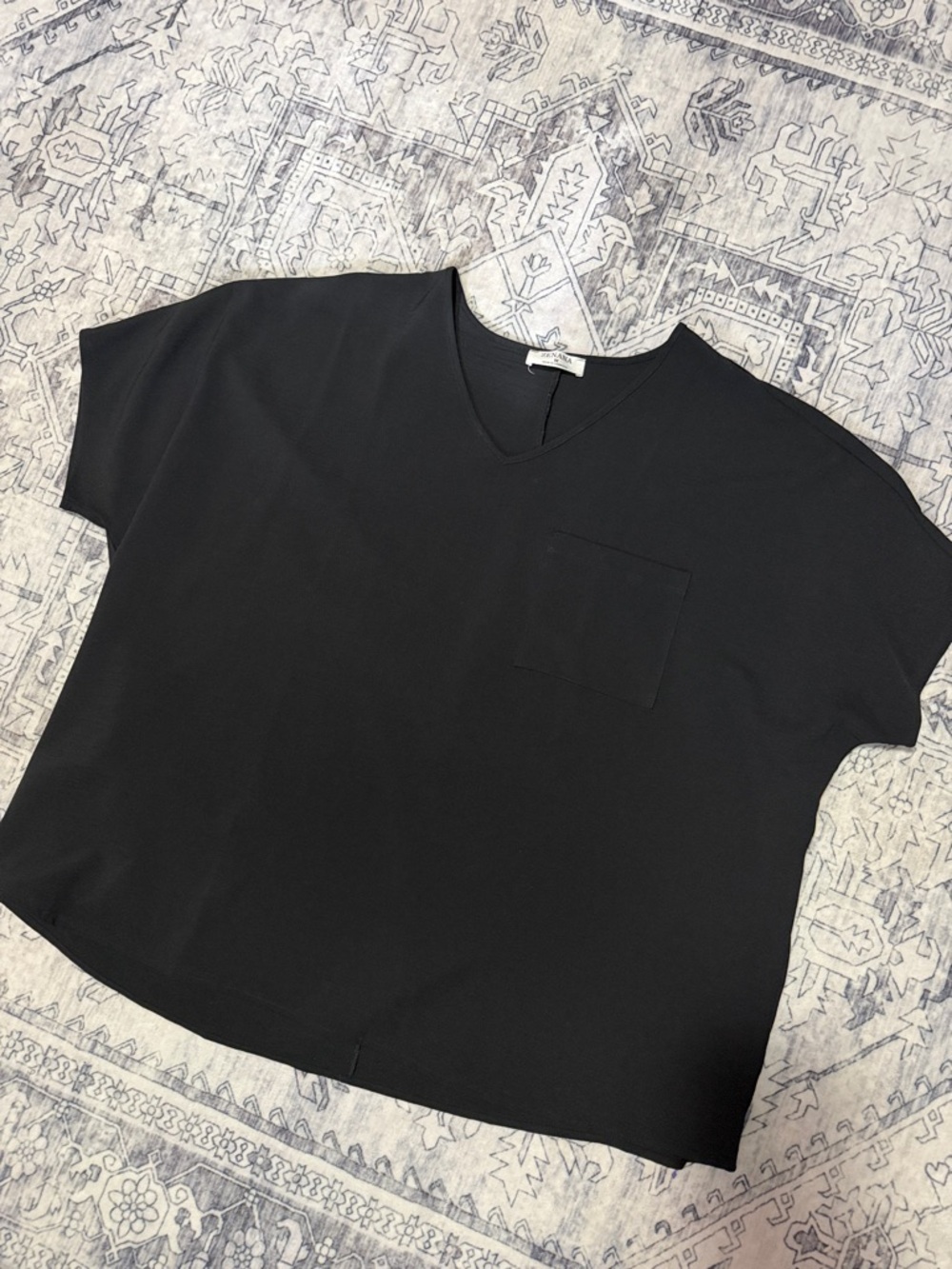 Zenana Outfitters Black V-Neck Short Sleeve Pocket Tee